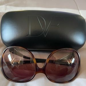 DVF SUNGLASS